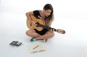 Life Benefits of Learning How to Play Guitar