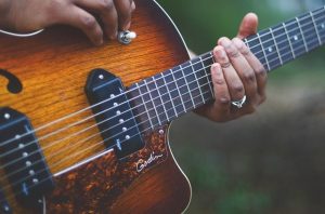 BASICS OF LEARNING A GUITAR