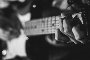 TOP COMMON MISTAKES THAT YOU SHOULD AVOID AS A BEGINNER GUITARIST