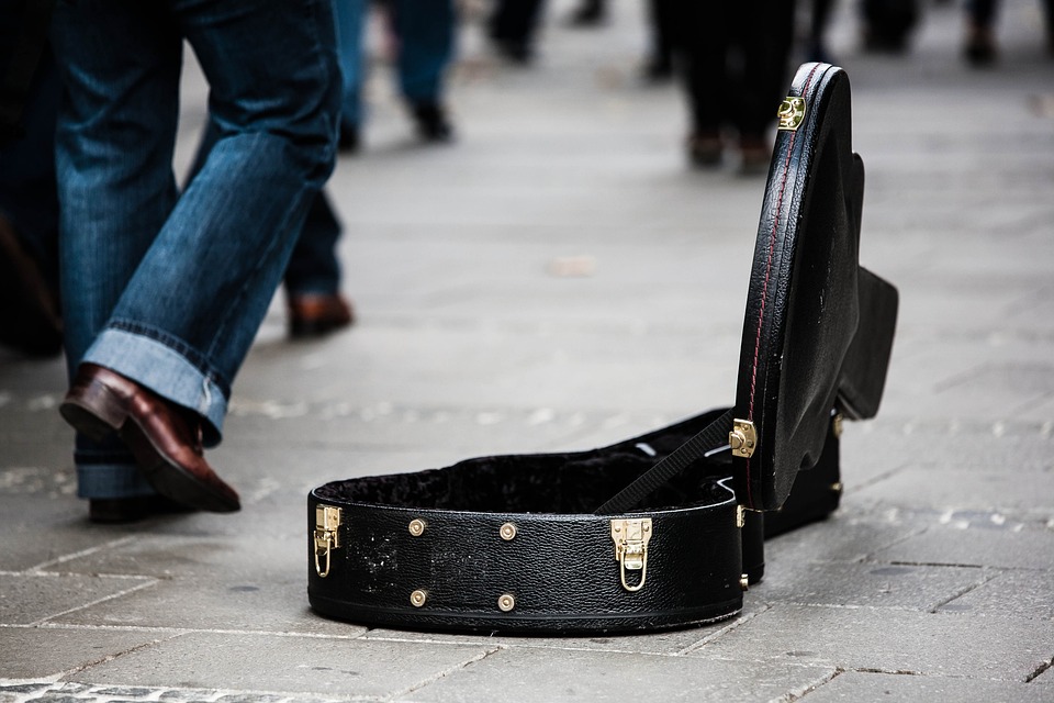 guitar case 485112 960 720